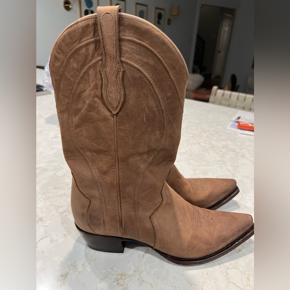 The Sara Rujo boots